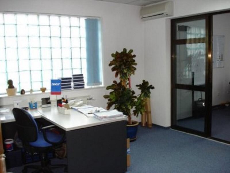 Casa Presei/ Jiului, birou /showroom, 580mp, parcare 15 locuri